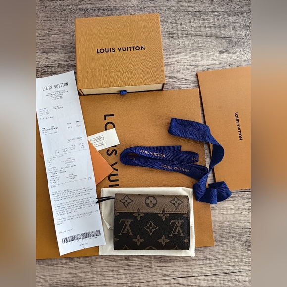 Louis Vuitton Monogram Victorine Wallet - Picture 2 of 12